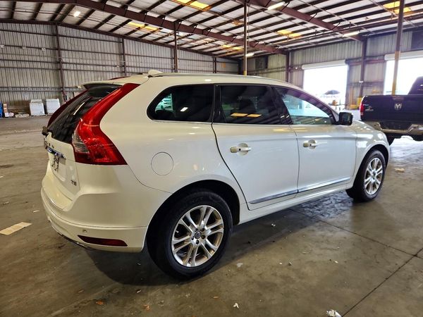 2015 VOLVO XC60 Platinum (non R design)