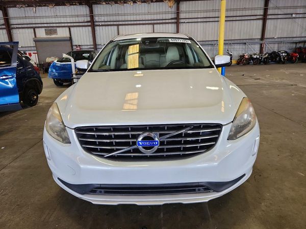 2015 VOLVO XC60 Platinum (non R design)