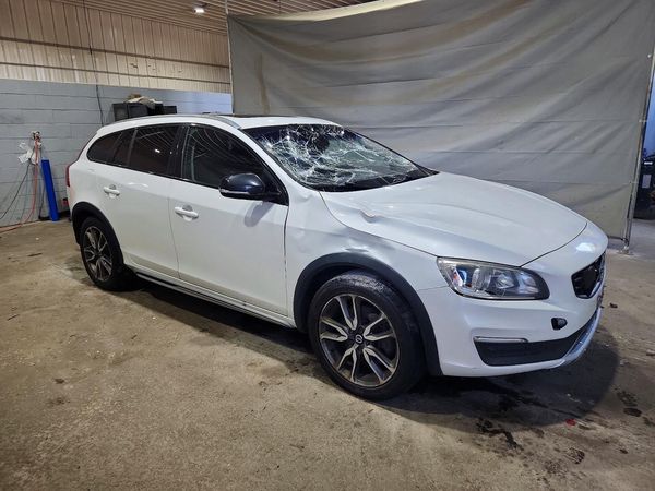 2016 VOLVO V60 CROSS COUNTRY SV33 Premier