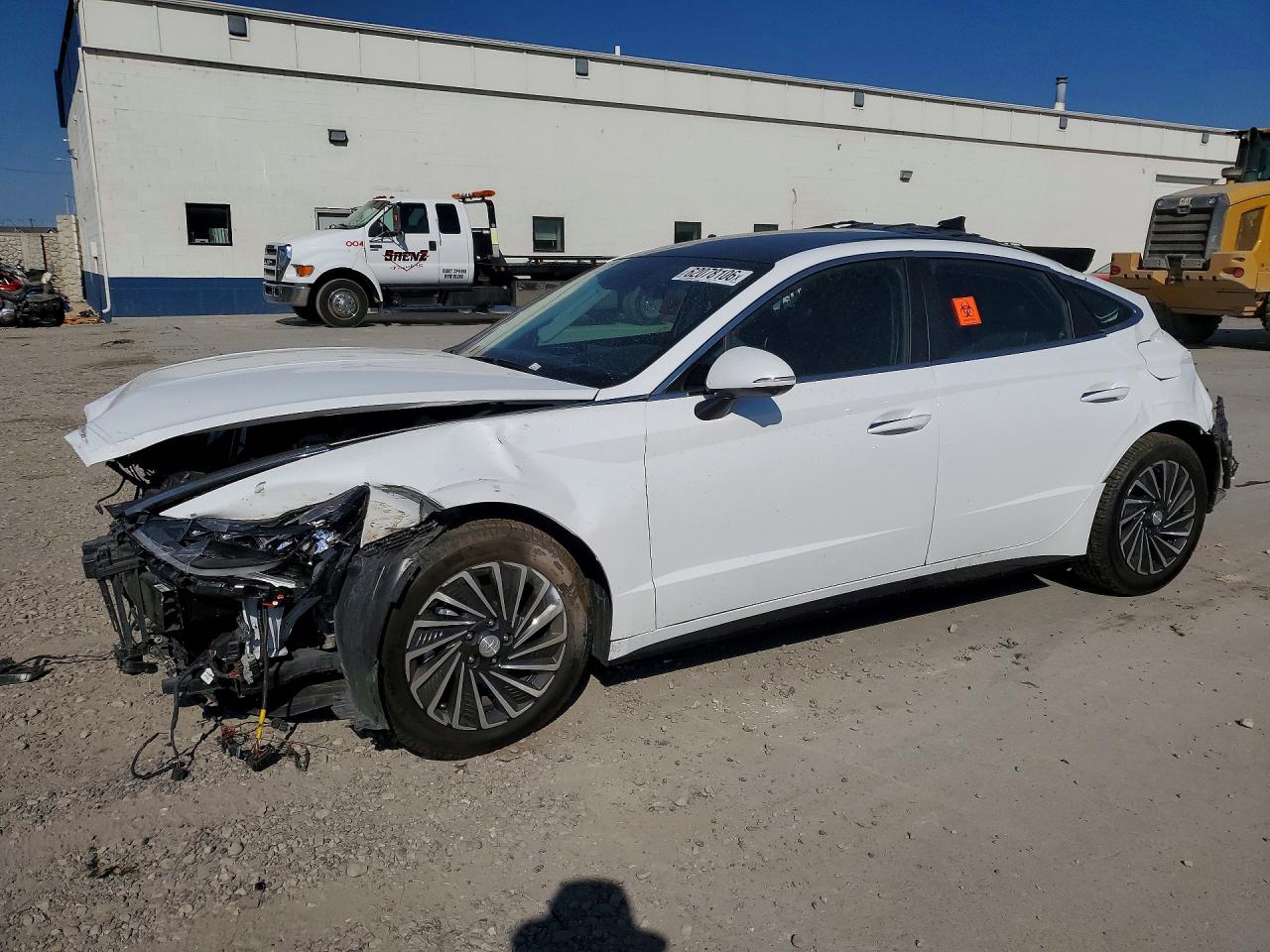 2023 HYUNDAI SONATA Limited — Front 3/4