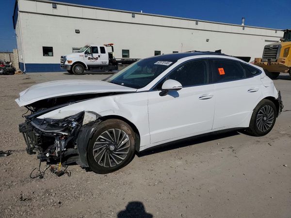 2023 HYUNDAI SONATA Limited — Front 3/4
