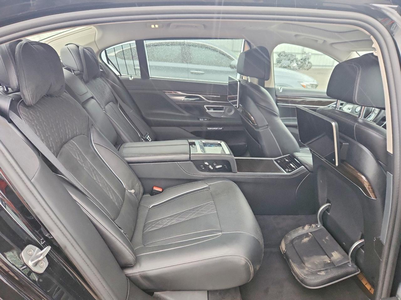 2016 BMW 750 xDrive