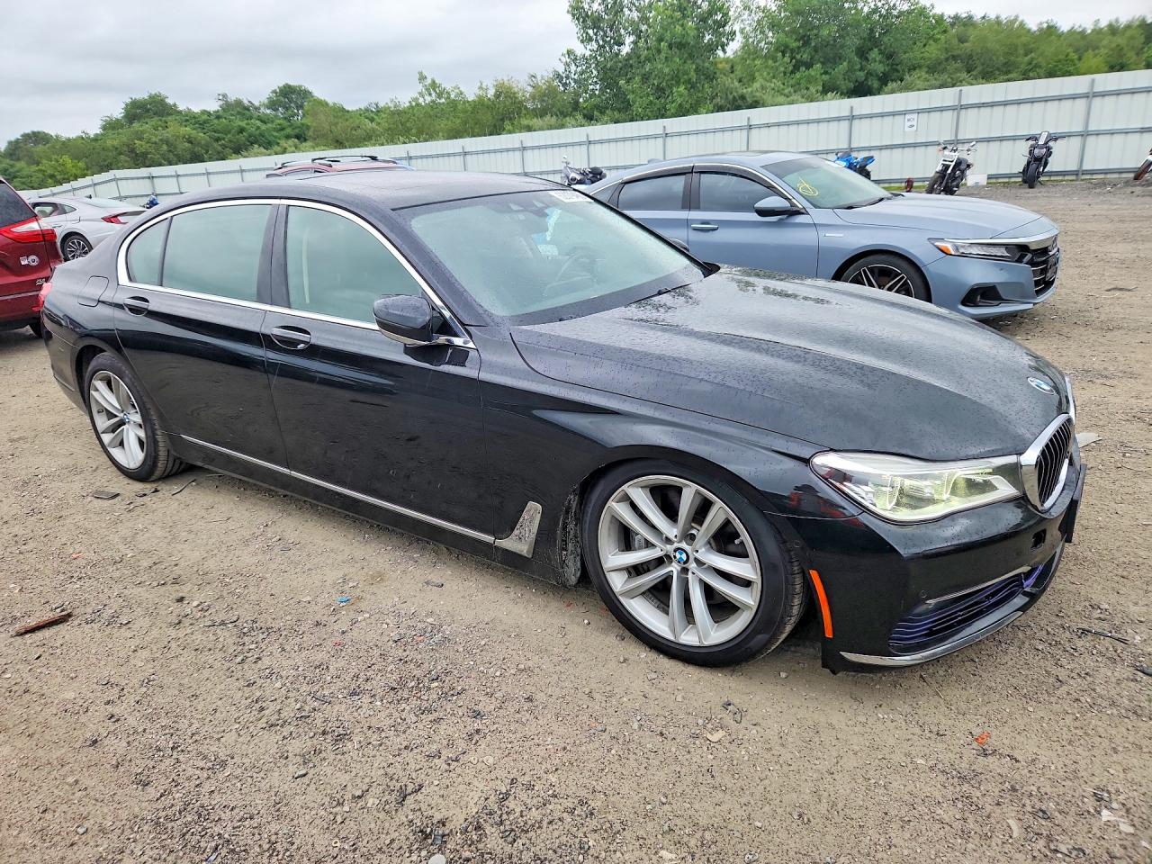 2016 BMW 750 xDrive
