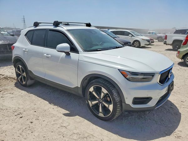 2019 VOLVO XC40