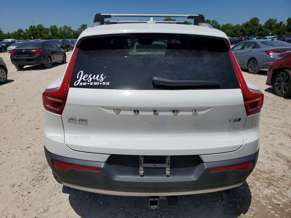 2019 VOLVO XC40