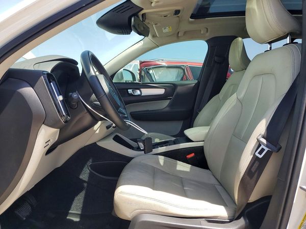 2019 VOLVO XC40
