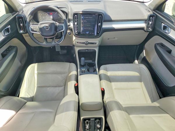 2019 VOLVO XC40