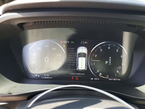 2019 VOLVO XC40