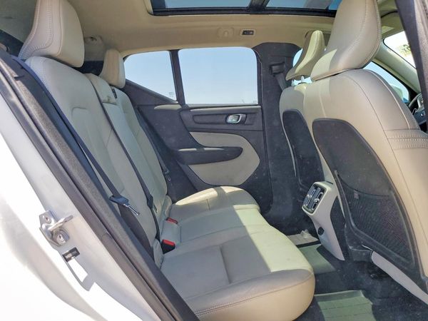 2019 VOLVO XC40