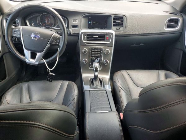 2016 VOLVO V60 CROSS COUNTRY SV33 Premier