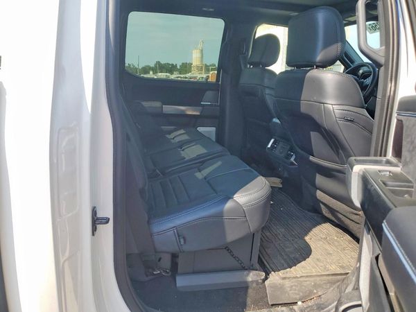 2025 FORD F150 Platinum