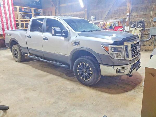 2019 NISSAN TITAN — Passenger 3/4
