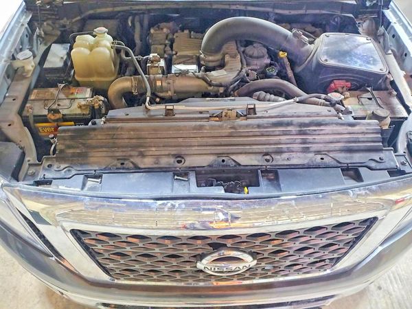 2019 NISSAN TITAN — Engine bay