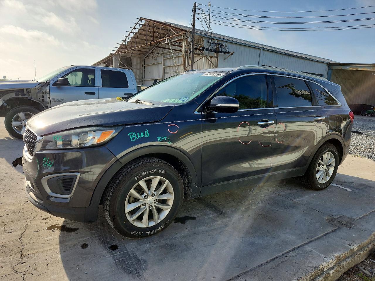 2016 KIA SORENTO L / LX