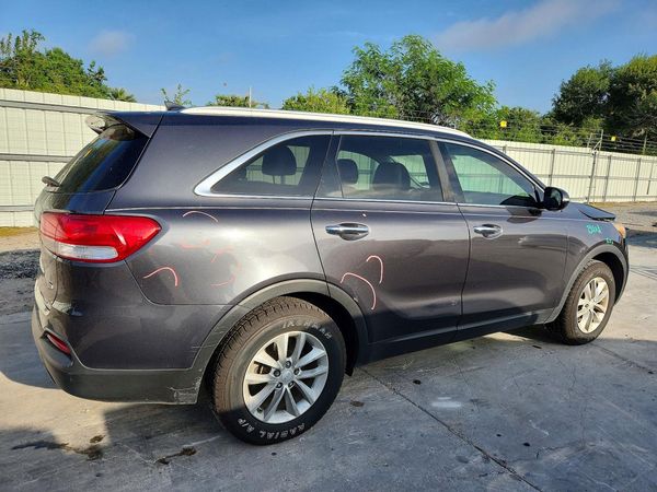 2016 KIA SORENTO L / LX