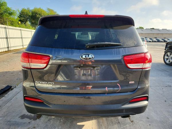 2016 KIA SORENTO L / LX