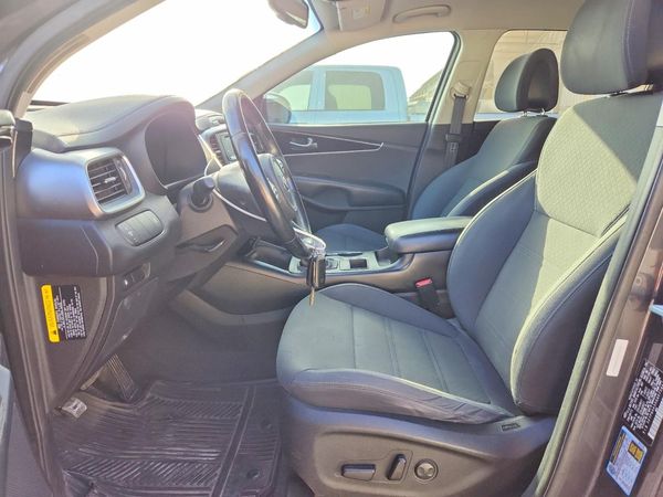 2016 KIA SORENTO L / LX