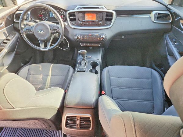 2016 KIA SORENTO L / LX