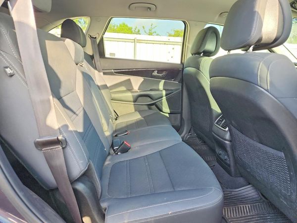 2016 KIA SORENTO L / LX