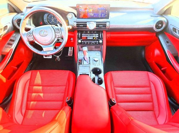 2022 LEXUS IS