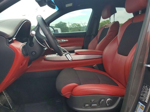 2023 GENESIS GV70