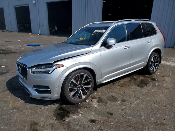 2018 VOLVO XC90 Momentum