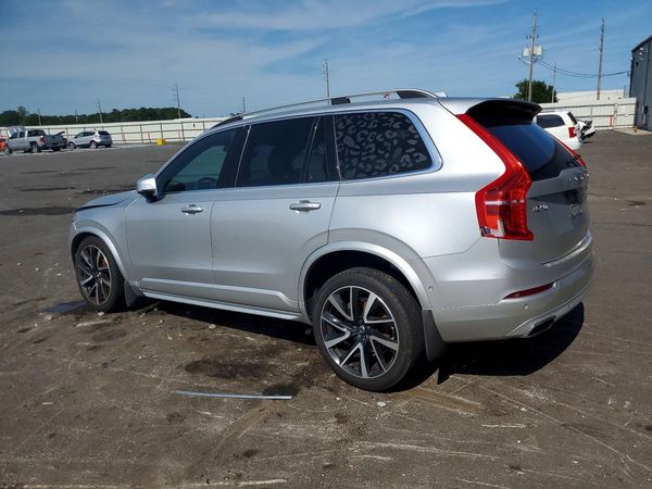 2018 VOLVO XC90 Momentum