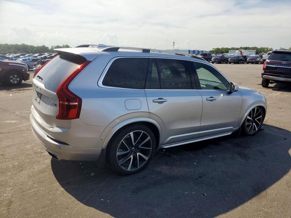 2018 VOLVO XC90 Momentum