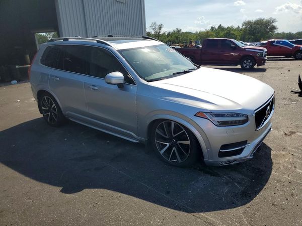 2018 VOLVO XC90 Momentum