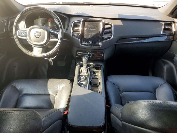 2018 VOLVO XC90 Momentum