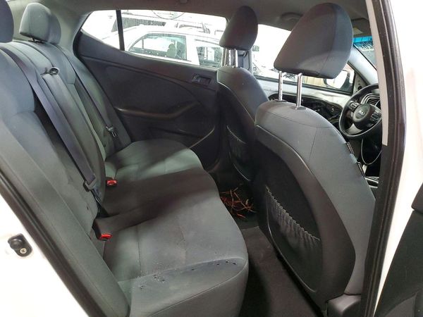 2015 KIA OPTIMA GL - Middle-low