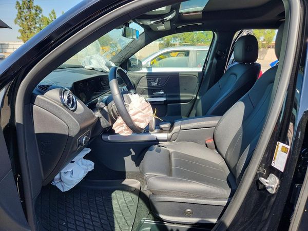 2023 MERCEDES-BENZ GLB GLB250