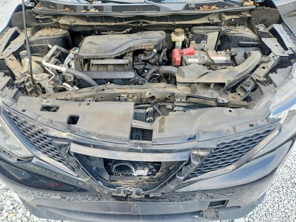 2018 NISSAN ROGUE — Engine bay