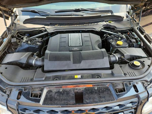 2015 LAND ROVER RANGEROVER — Engine bay