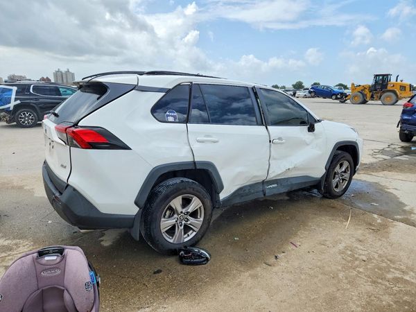 2022 TOYOTA RAV4 XLE