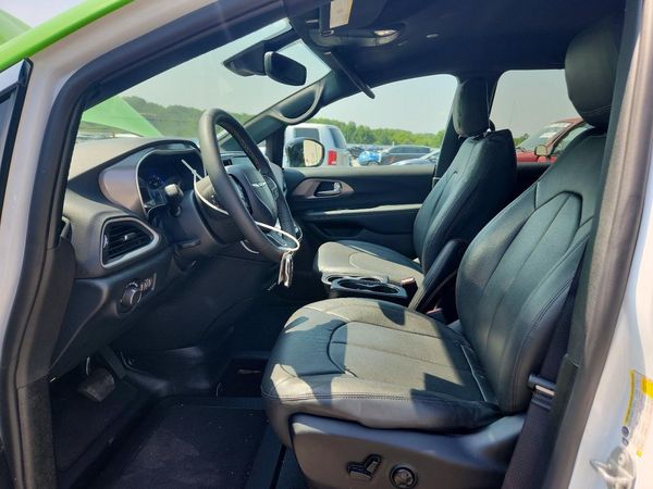 2025 CHRYSLER VOYAGER