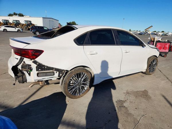 2024 KIA FORTE GT Line