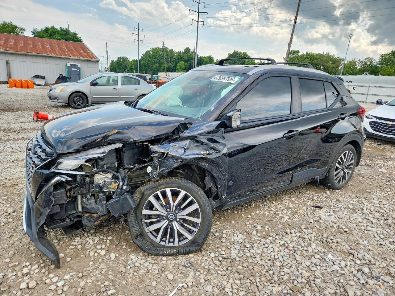 2022 NISSAN KICKS SV — Front 3/4