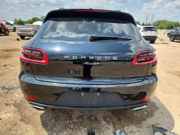 2018 PORSCHE MACAN