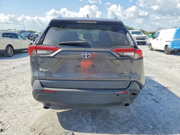 2022 TOYOTA RAV4 XLE
