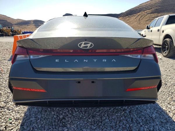 2024 HYUNDAI ELANTRA