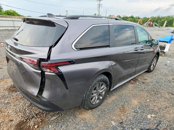 2023 TOYOTA SIENNA LE