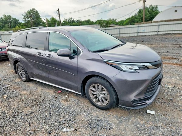 2023 TOYOTA SIENNA LE