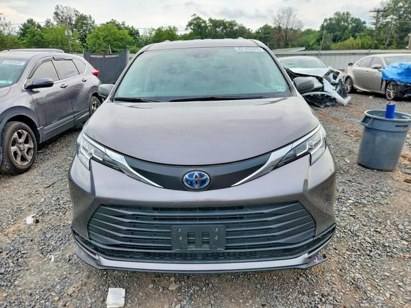 2023 TOYOTA SIENNA LE