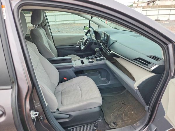 2023 TOYOTA SIENNA LE
