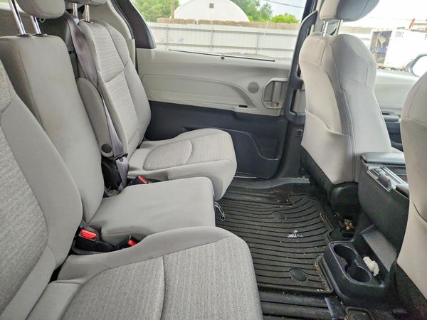 2023 TOYOTA SIENNA LE