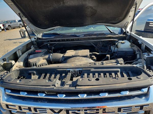 2020 CHEVROLET SILVERADO LTZ — Engine bay