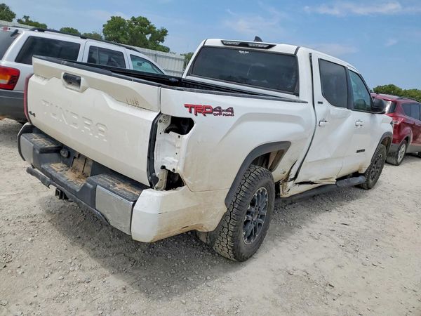 2023 TOYOTA TUNDRA SR5