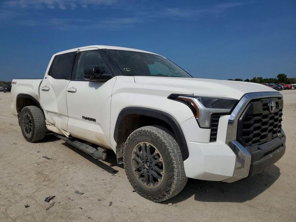 2023 TOYOTA TUNDRA SR5