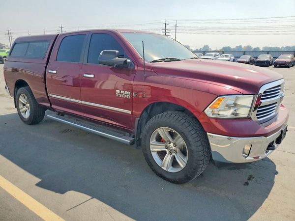 2016 RAM 1500 SLT